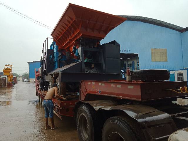 輪胎式移動(dòng)破碎站老板來提貨啦?。?！